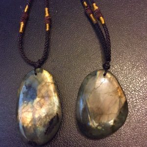 תליוני לברדורייט