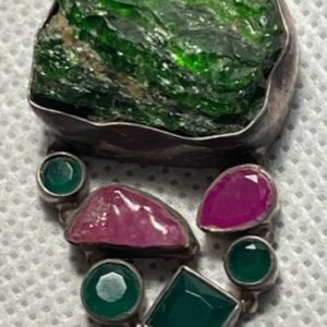 תכשיטים - תליון אמרלד עם רובי