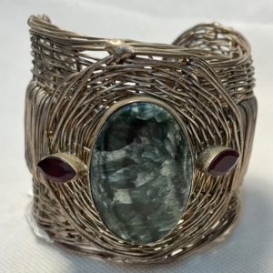 תכשיטים - צמיד סרפנטיין עם גרנט