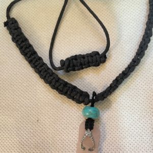 תכשיטים -  עבודת יד תליון עם סנדל מרוזקוורץ וחרוז טורקיז