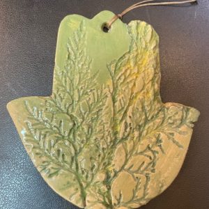 עבודת יד - חמסה עם הטבעה של עלה