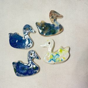 עבודת יד -  קרמיקה ברווזים תליה על הקיר