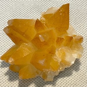 קריסטלים - מושבה  dogtooth calcit כלצית שיני כלב