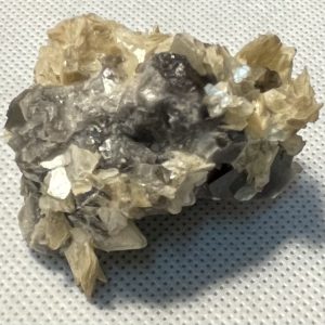 קריסטלים - המיוחדים שלנו סמוקי קוורץ נדירה עם לפידולייט