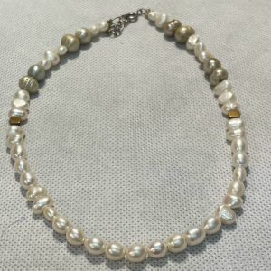 תכשיטים - עבודת יד שרשרת פנינים צמודה