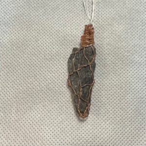 תכשיטים - עבודת יד  תליון טורמלין  נוצה