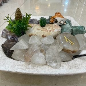 שונות - מזרקת מים מעורבת העם אבני אמטייסט אונטורין וקוורץ